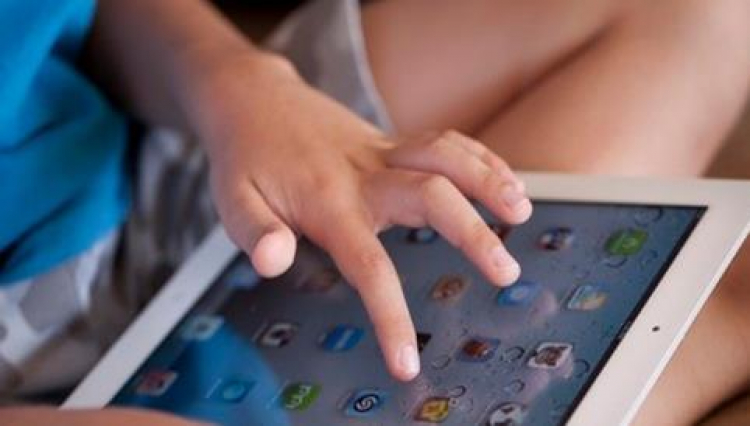Población infantil en riesgo de miopía por el uso de dispositivos electrónicos