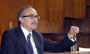 El Centro Médico ABC entrega el premio Excelencia en Medicina 2016 al Dr. José Halabe Cherem