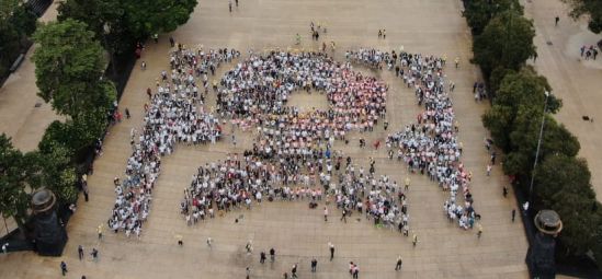 Clausuran el mes del cáncer infantil con el listón dorado