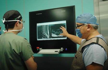 Expertos del HGM atienden con tecnología de punta, patologías de la columna vertebral 