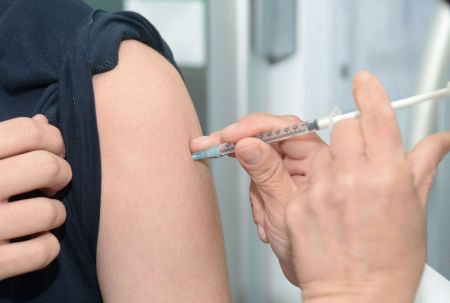 Vacunarse ante el incremento de influenza, sugiere especialista