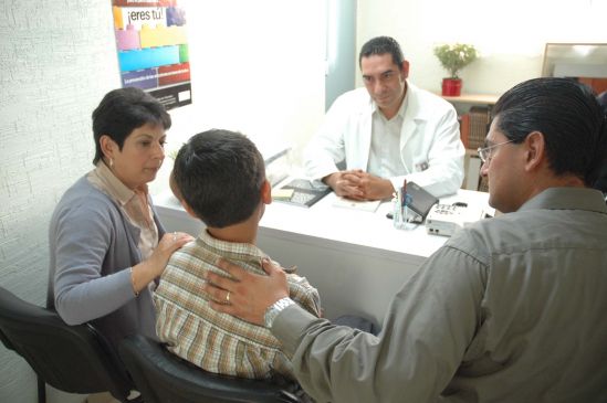 Padres de familia no saben cómo tratar el tema sexualidad con sus hijos 