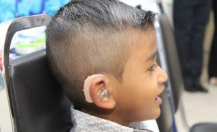 Más de 45 mil niños y niñas padecen sordera en México