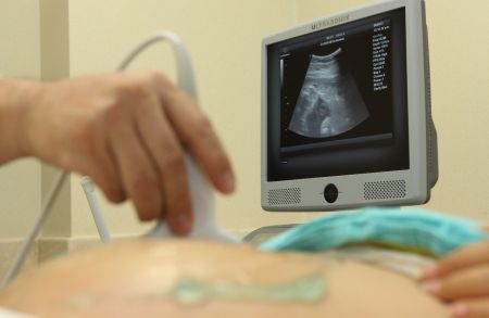 Firman convenio de Concertación de Acciones para promover el crecimiento económico y el fortalecimiento de la IF y de dispositivos médicos