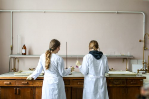 “El talento no depende del género”: mujeres mexicanas en el sector biofarmacéutico