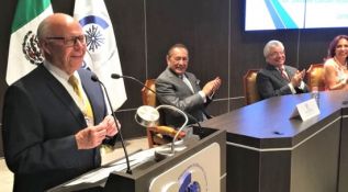 Reconocen labor y trayectoria de Narro Robles   