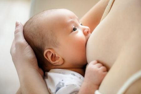 OMS y UNICEF recomiendan que la leche materna sea el alimento exclusivo hasta los 6 meses de edad del bebé