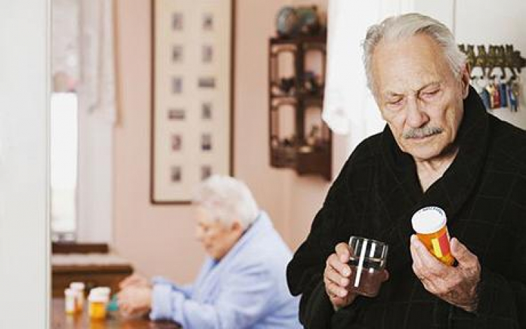¿Deben las personas de la tercera edad tomar estatinas?