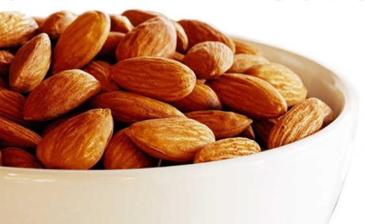 Nueva investigación: comer almendras en lugar de botanas mejora la alimentación