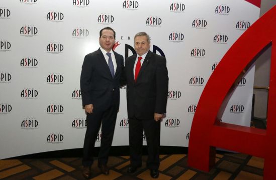 Julio Sánchez y Tépoz es reconocido como personaje del año por sus acciones en favor de la salud